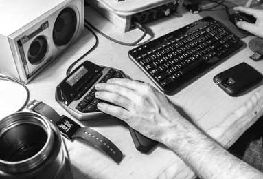 巅峰期在拜仁一言难尽，黄昏期却在曼城担任主力，多面手很难评判